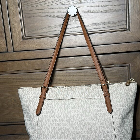 Michael Kors MK Signature Tote Bag — Vanilla & Acorn Monogram - Picture 12 of 16